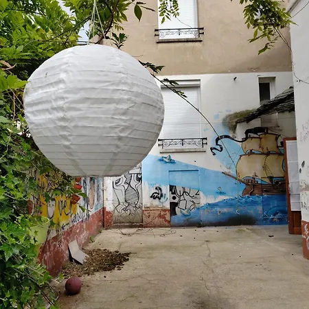 Mini Immeuble En Entier Avec Jardin Cote Parc